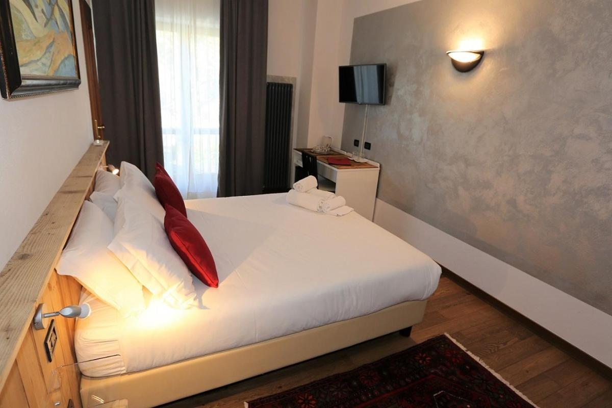 Le Charaban Hotel Aosta Bagian luar foto