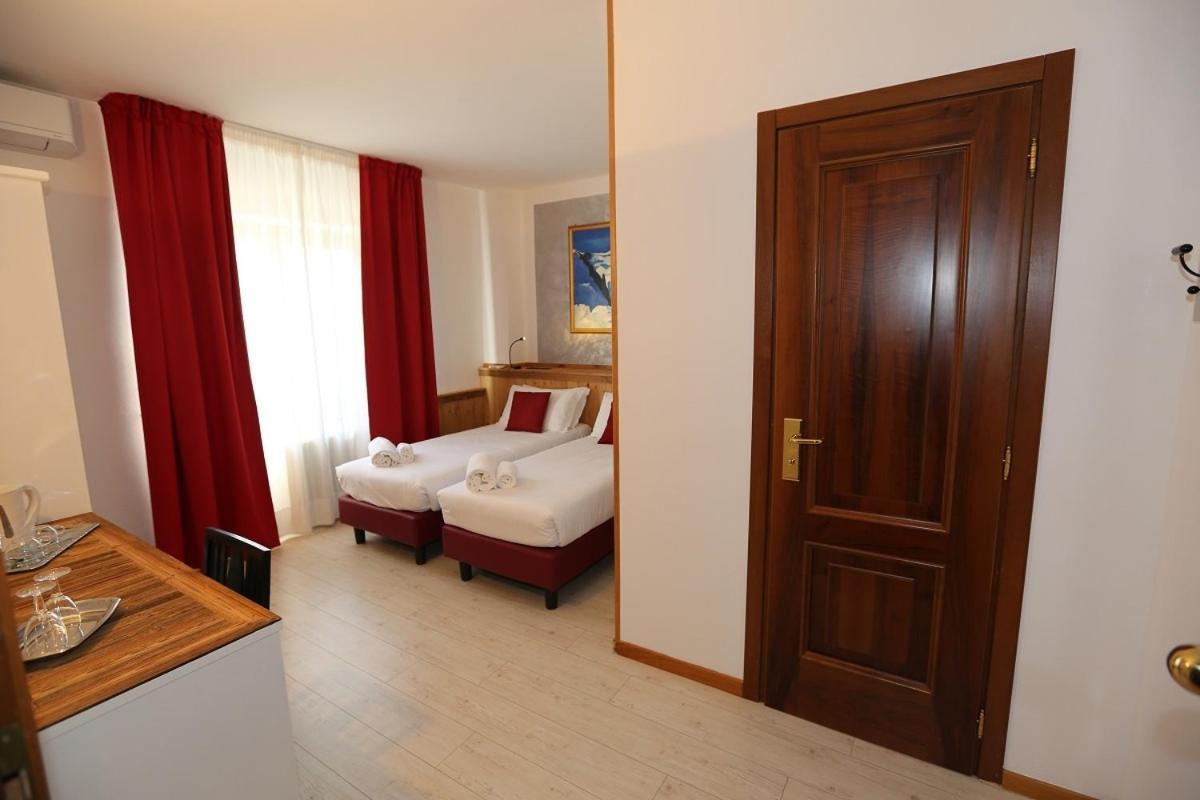 Le Charaban Hotel Aosta Bagian luar foto